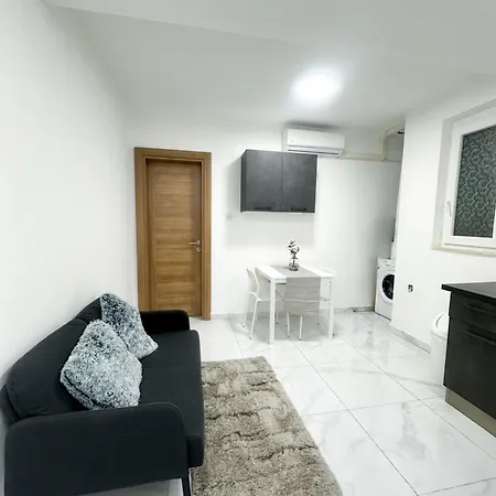 Homestay Brand New With A Yard