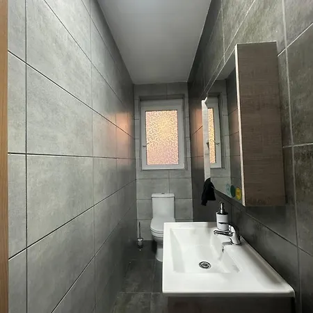 Homestay Brand New With A Nice Yard